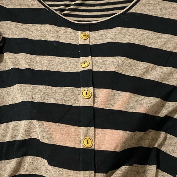 Sheer Summer top 🖤 - Picture 3 of 3